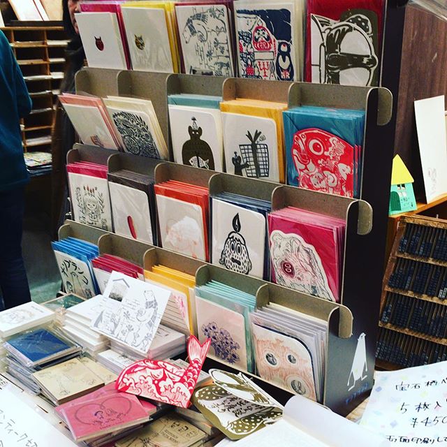 阪急うめだ本店「ハッピーペーパーマルシェ」啓文社印刷さんのブース。オソブランコさん企画の活版印刷バースデーカード販売中^_^