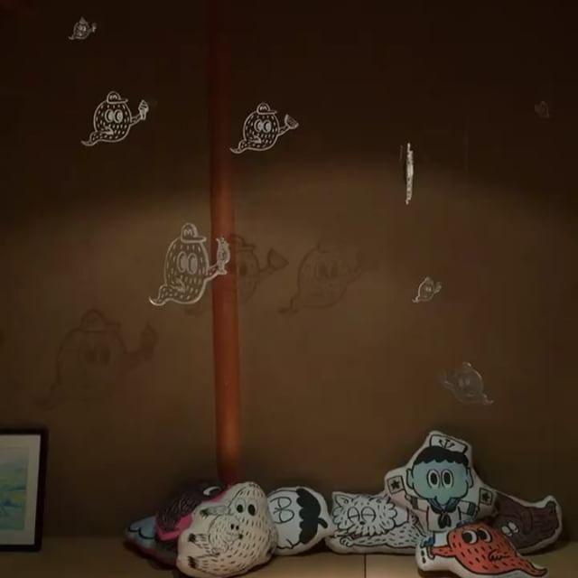 インスタレーションみたいになった。もう少し吊します。みなさんインスタ映えしに来てください(^^) しかしかれこれ20時間くらい搬入してる…
Solo exhibition NEHAN IN KYOTO@galerie H2O
5.22-6.3まで初夏の京都で個展をします! 6.2には似顔絵、イラスト屋さんも。ぜひお運びください(^。^) mosh