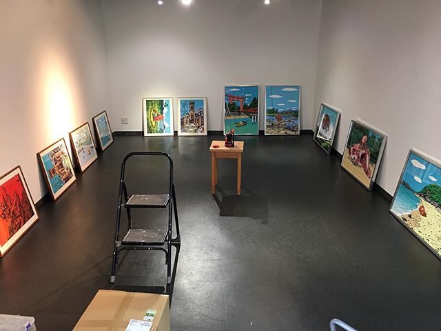 搬入CHU♡ 差し替え予定の仮絵多し…。明日また気温が激下がるみたいですね。身体がもたんわ〜 Solo exhibition NEHAN IN KYOTO@galerie H2O
5.22-6.3まで初夏の京都で個展をします! 6.2には似顔絵、イラスト屋さんも。ぜひお運びください(^｡^)